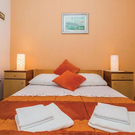 Amazing Apartment In Kastel Stafilic With Jacuzzi Kaštela Εξωτερικό φωτογραφία