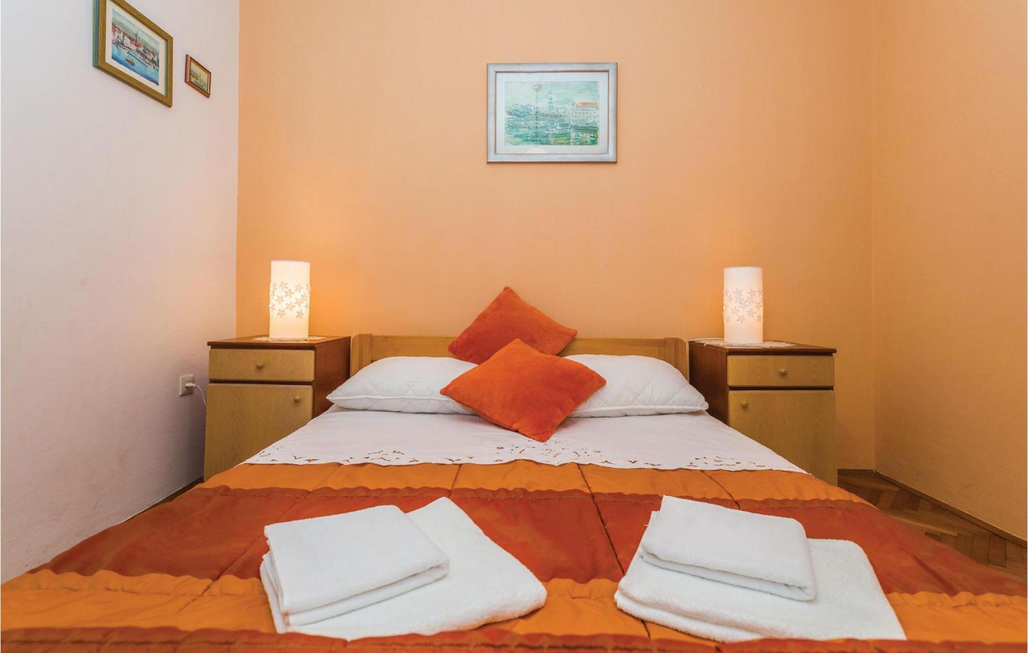 Amazing Apartment In Kastel Stafilic With Jacuzzi Kaštela Εξωτερικό φωτογραφία