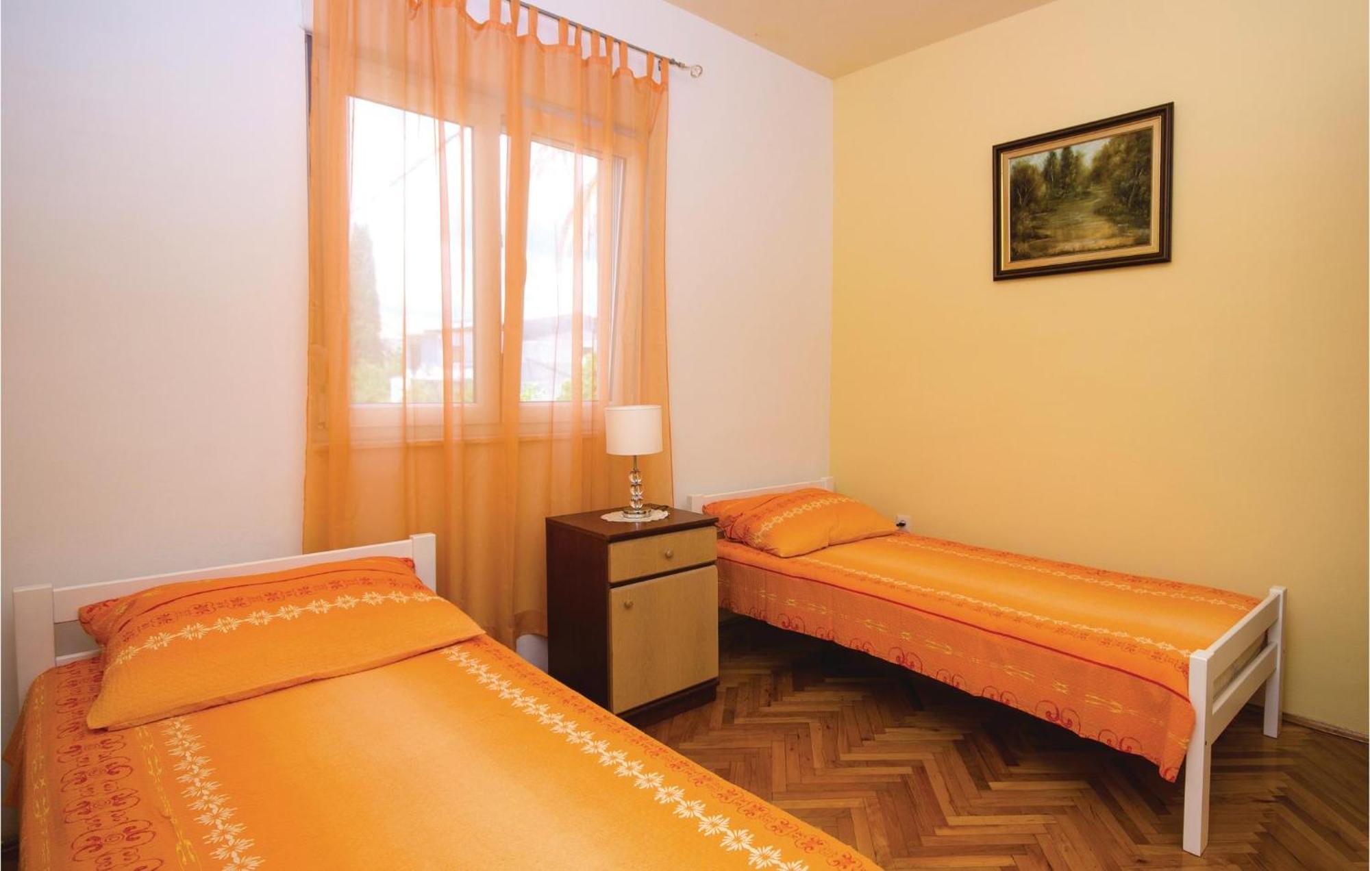 Amazing Apartment In Kastel Stafilic With Jacuzzi Kaštela Εξωτερικό φωτογραφία