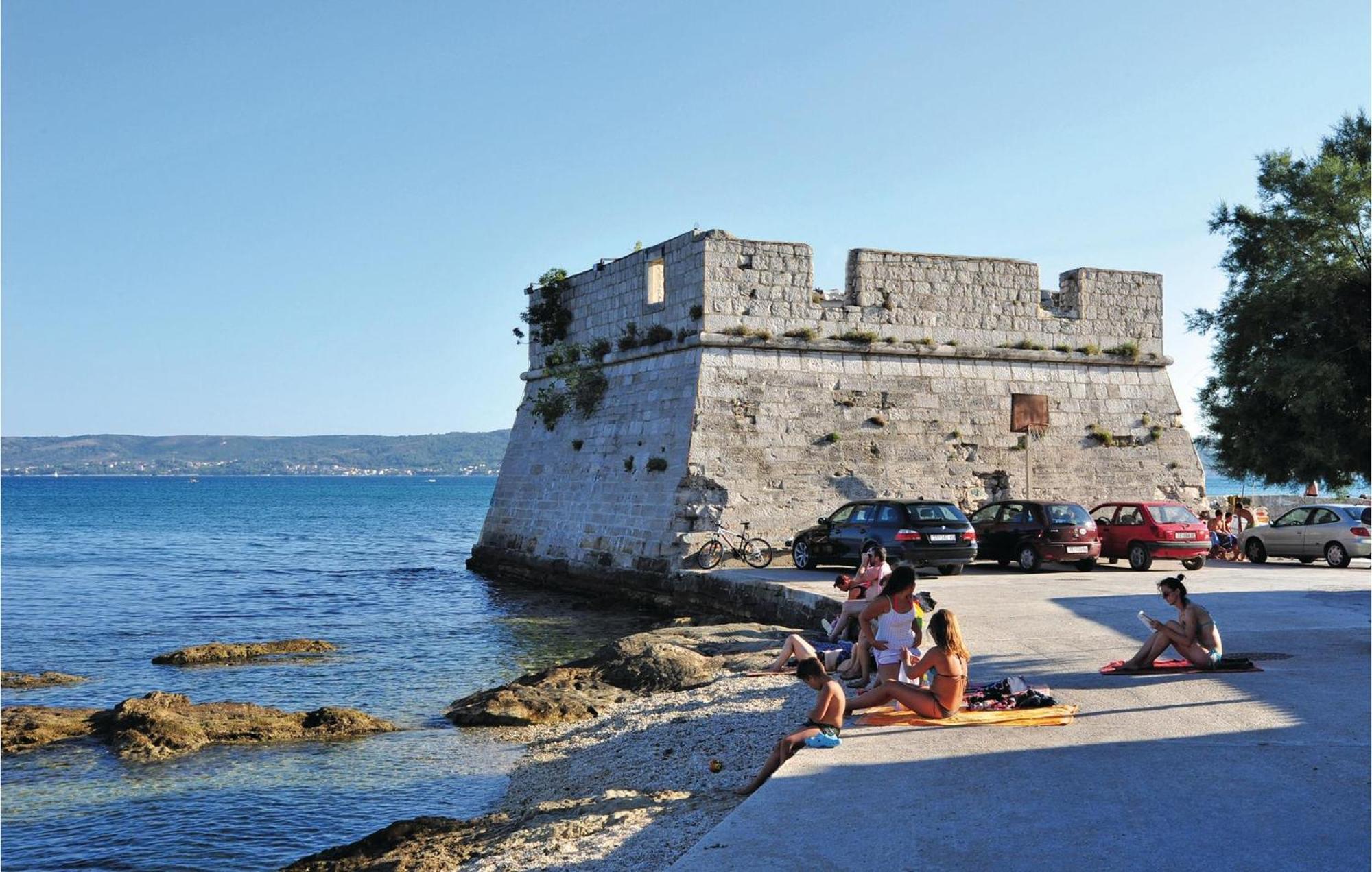 Amazing Apartment In Kastel Stafilic With Jacuzzi Kaštela Εξωτερικό φωτογραφία