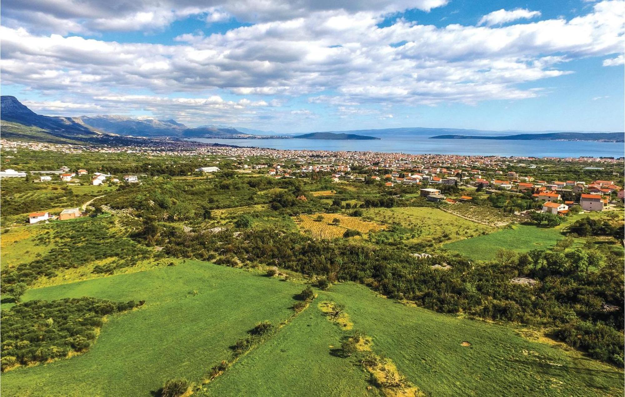 Amazing Apartment In Kastel Stafilic With Jacuzzi Kaštela Εξωτερικό φωτογραφία