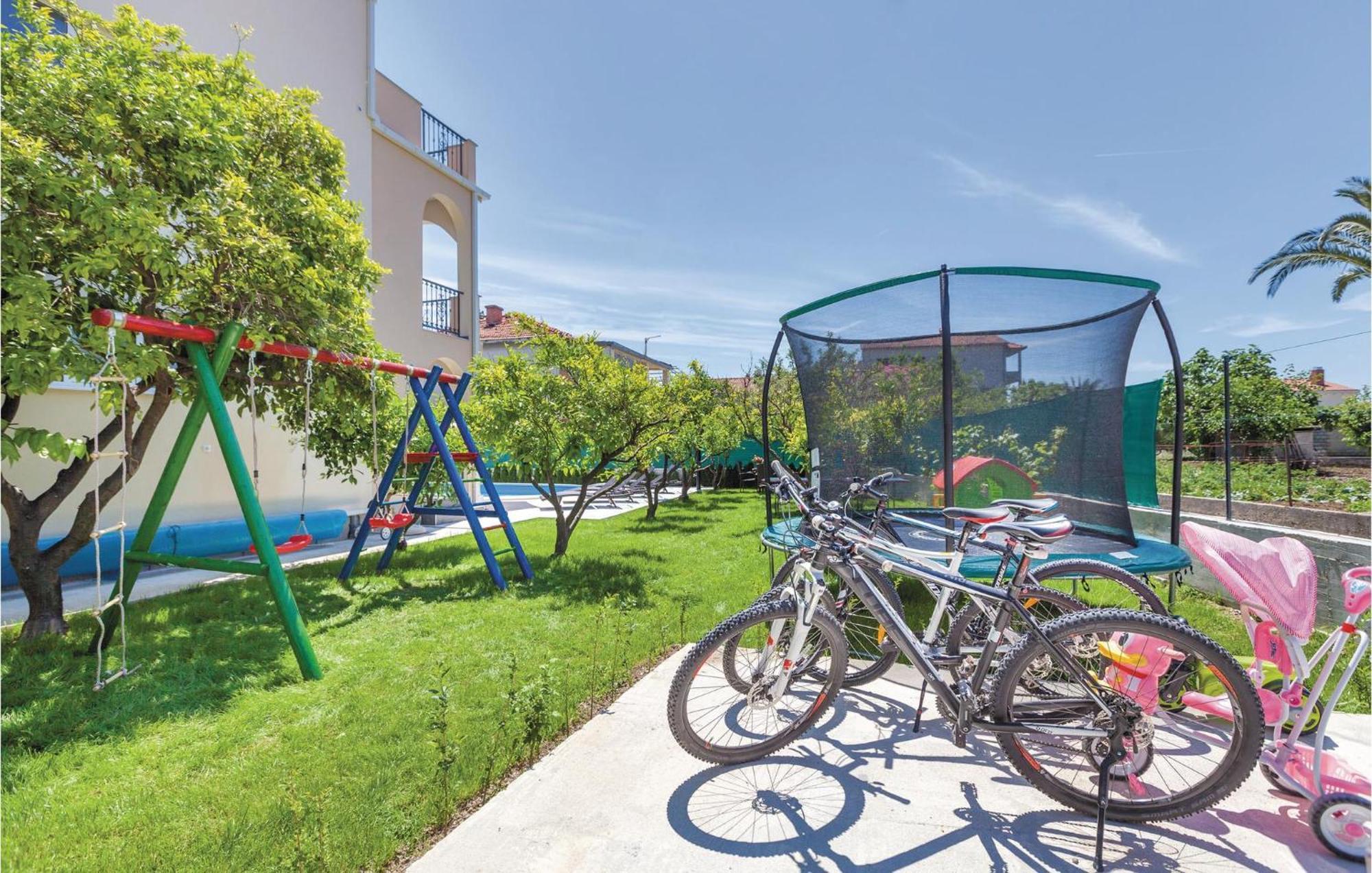 Amazing Apartment In Kastel Stafilic With Jacuzzi Kaštela Εξωτερικό φωτογραφία