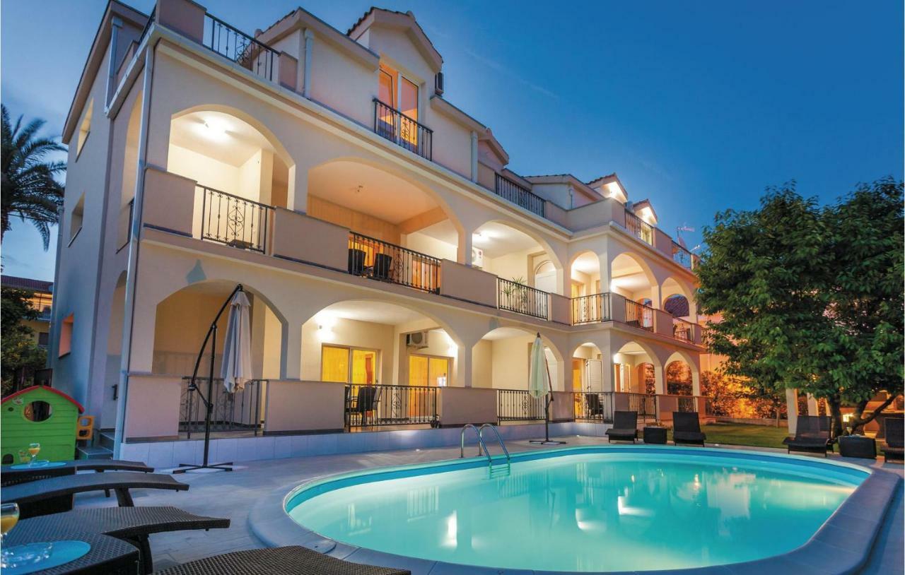 Amazing Apartment In Kastel Stafilic With Jacuzzi Kaštela Εξωτερικό φωτογραφία